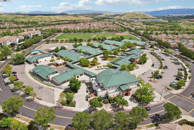 3454 Cinnamon Ridge Rd, San Ramon CA: https://media.crmls.org/mediaz/c4da203d-5cef-43e7-ae1c-95ae0a46aec9.jpg