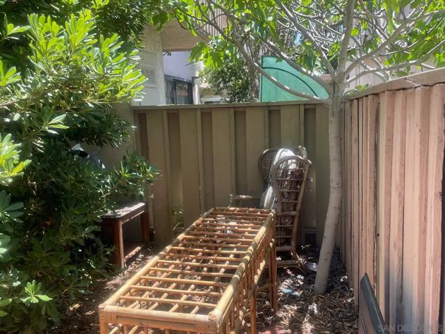 6815 Caminito Mundo, San Diego CA: https://media.crmls.org/mediaz/c4da235c-a201-4d21-a97c-acf33a3549b4.jpg