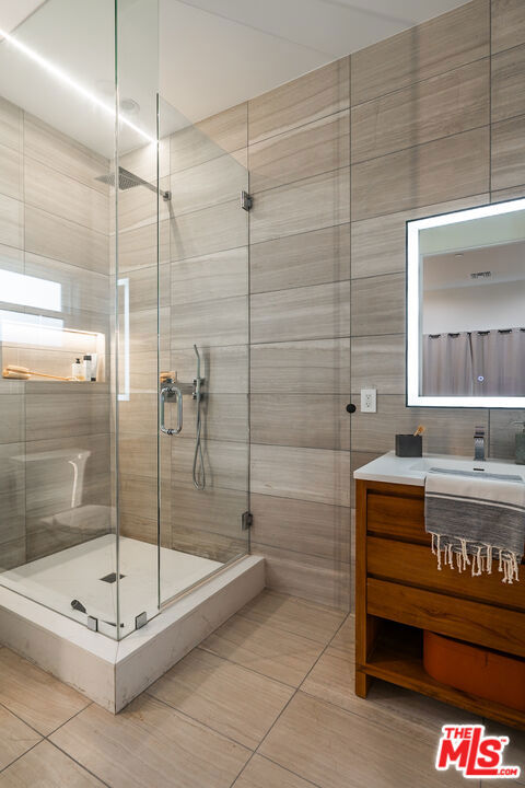3076 Glenhurst Avenue, Los Angeles CA: https://media.crmls.org/mediaz/c4db0611-1a5d-417f-af6a-70c7bdda3ca9.jpg