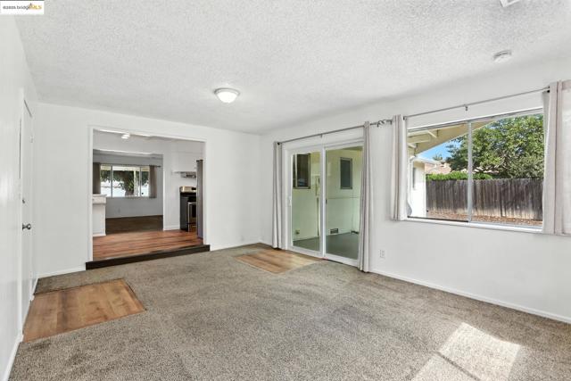 6725 Austin Way, Sacramento CA: https://media.crmls.org/mediaz/c4db28bf-164b-4c02-9707-f012593ccc93.jpg