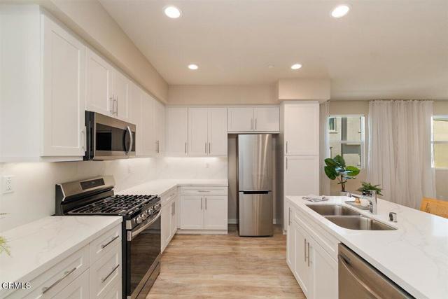 Detail Gallery Image 5 of 27 For 723 Heritage Ln, Upland,  CA 91784 - 2 Beds | 3/1 Baths