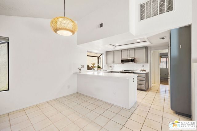 41387 Princeville Lane, Palm Desert CA: https://media.crmls.org/mediaz/c4dd4743-e9e1-4578-8ff5-675a448e4e44.jpg