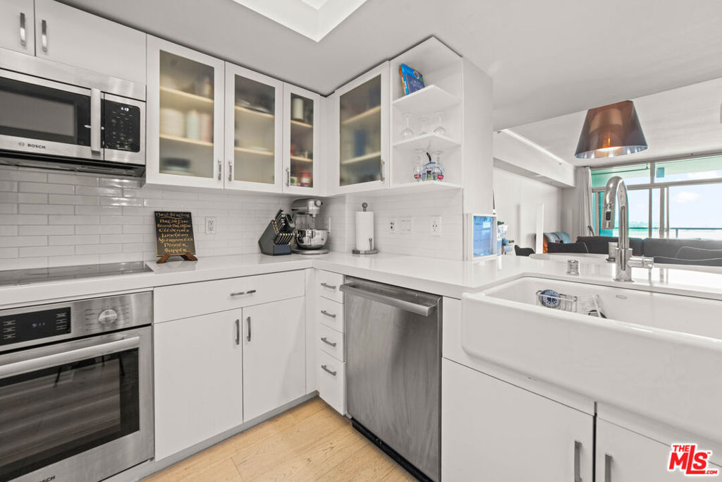 13700 Marina Pointe Drive #720