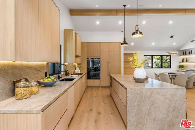 5305 Allott Avenue, Sherman Oaks CA: https://media.crmls.org/mediaz/c4dd7b2b-2319-49d5-ab69-9a29283ae2d4.jpg
