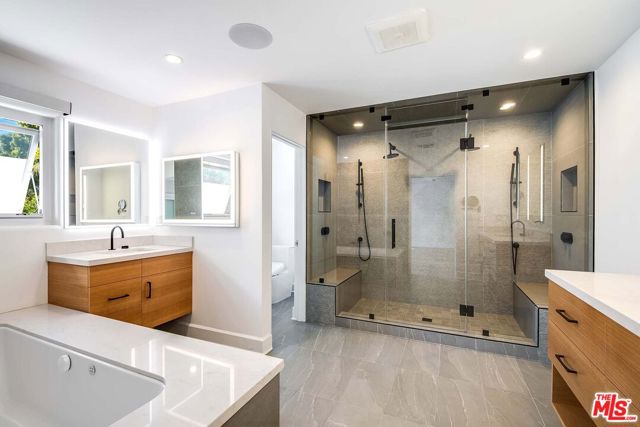 3201 Viola Place, Marina del Rey CA: https://media.crmls.org/mediaz/c4dda5da-2074-487e-b864-1fe784d9897b.jpg