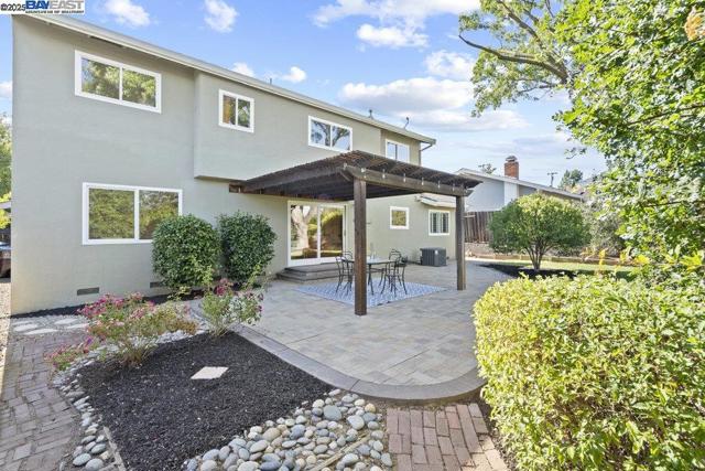6649 Waverly Rd, Martinez CA: https://media.crmls.org/mediaz/c4dda91f-dd42-438f-8934-a1fb7086235c.jpg