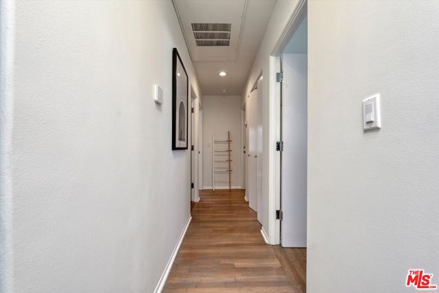 833 17th Street, Santa Monica CA: https://media.crmls.org/mediaz/c4ddadac-1183-433f-9bc8-544fbcaaa3c1.jpg
