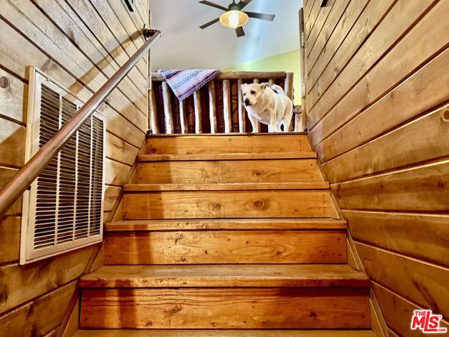539 Lakewood Lane, Big Bear CA: https://media.crmls.org/mediaz/c4ddb9ee-51b7-4a03-88c5-e25d41459d13.jpg