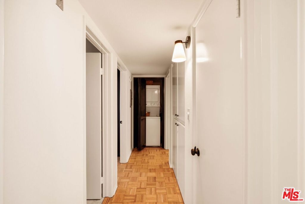 https://media.crmls.org/mediaz/c4ddfe71-391a-47db-a610-d0166c6ff06d.jpg?preset=X-Large
