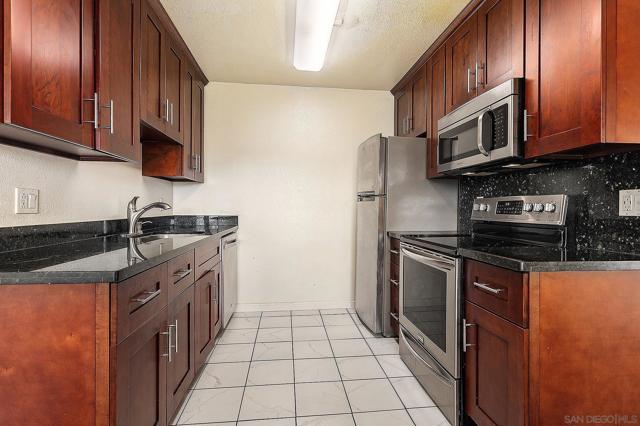 2933 Winding Ln, Antioch CA: https://media.crmls.org/mediaz/c4df1d14-82dd-4829-ad00-4a16889ba140.jpg