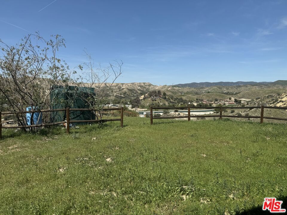 https://media.crmls.org/mediaz/c4df5c1d-5d79-40ba-9aed-2b1ade182590.jpg?preset=X-Large