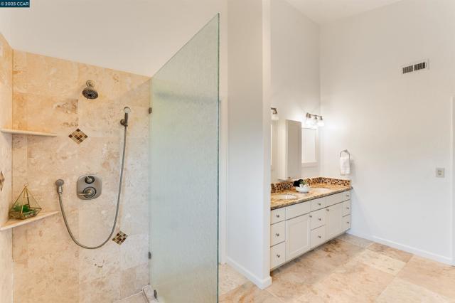 1438 Landahl Ct, Benicia CA: https://media.crmls.org/mediaz/c4df7dfe-ddf2-4b82-a46f-88cf48470438.jpg