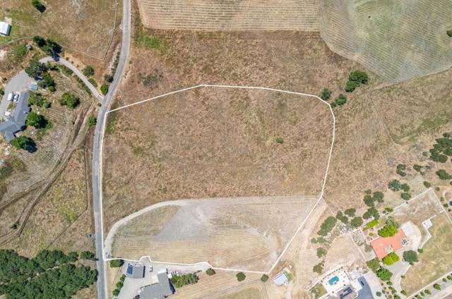 44746 Sun Valley Drive, King City CA: https://media.crmls.org/mediaz/c4df8fcd-fe0e-4c96-b266-e6dad54bbc81.jpg