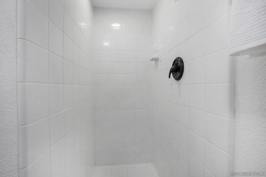 https://media.crmls.org/mediaz/c4dfea81-6e69-44bc-86c6-12461015b1b9.jpg?preset=X-Large