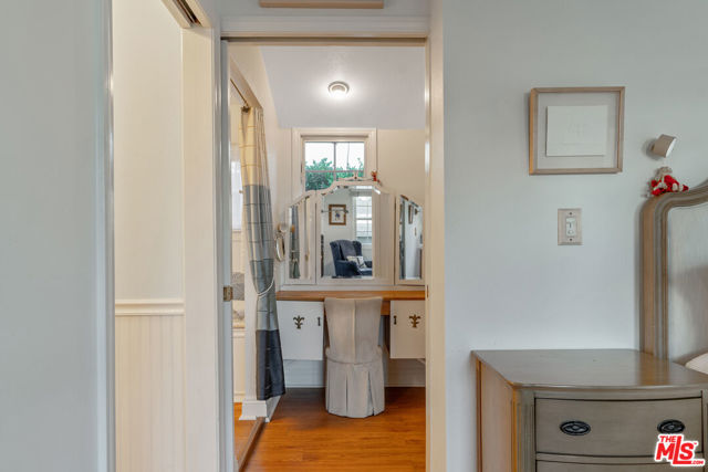 41 Vicente Terrace, Santa Monica CA: https://media.crmls.org/mediaz/c4e18b9c-f7a5-49e8-a361-b05a147d192b.jpg