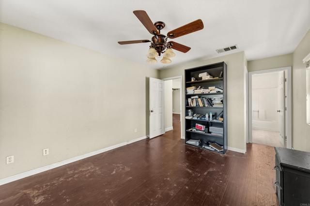 1049 Boulder, Oceanside CA: https://media.crmls.org/mediaz/c4e1b77a-fd15-457e-85bf-516b68e0aa27.jpg