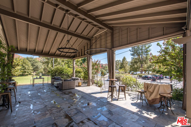 2344 Laguna Circle Drive, Agoura CA: https://media.crmls.org/mediaz/c4e2e7e3-5f0c-4b17-84be-e263a9a619f7.jpg