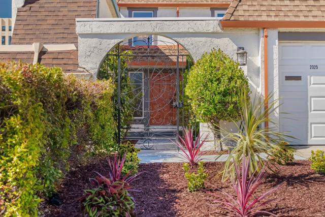 2325 Hastings Drive, Belmont CA: https://media.crmls.org/mediaz/c4e308f4-0c60-46ea-9c48-4e651c403a45.jpg