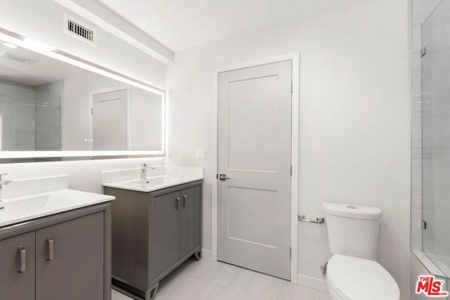 849 N Alta Vista Boulevard, Los Angeles CA: https://media.crmls.org/mediaz/c4e31684-eeed-4382-946c-7eb52fa210c7.jpg