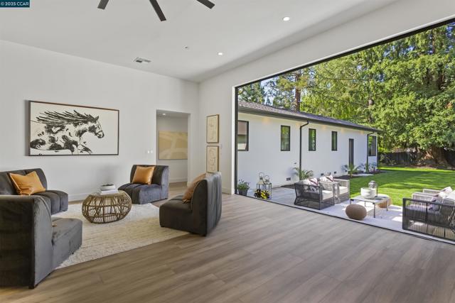 2559 Romley Ln, Alamo CA: https://media.crmls.org/mediaz/c4e32b0c-6d58-4e2f-9785-7144e9b389e8.jpg
