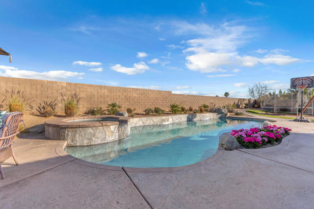 83480 Firecliff Court Court, Indio CA: https://media.crmls.org/mediaz/c4e35b98-2eff-4052-96ea-6b9eb097c69c.jpg