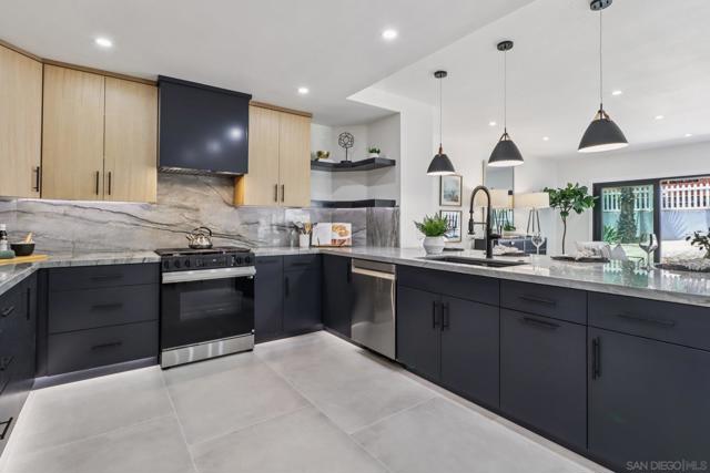 8560 Sunrise Ave, La Mesa CA: https://media.crmls.org/mediaz/c4e36717-985f-4dcb-aa11-eb3db6a67503.jpg
