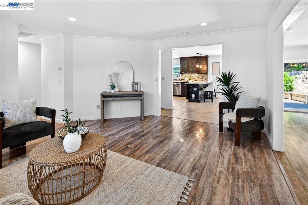 https://media.crmls.org/mediaz/c4e3ca50-d649-4fbd-9c87-6b0dbb49dc98.jpg?preset=X-Large