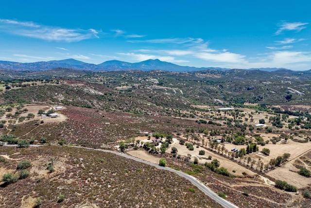 25861 E Old Julian Hwy, Ramona CA: https://media.crmls.org/mediaz/c4e495ba-592c-4624-9eab-214b56527a76.jpg