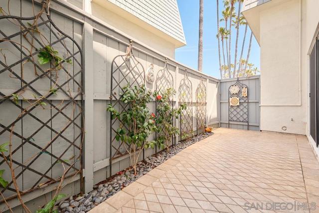 105 Antigua Ct, Coronado CA: https://media.crmls.org/mediaz/c4e52a28-f7e2-4d03-96ef-0a5c0bdb3218.jpg