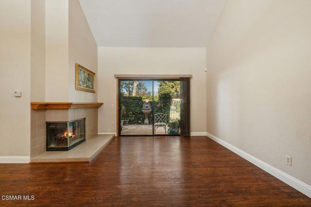 5755 Recodo Way, Camarillo CA: https://media.crmls.org/mediaz/c4e5a306-3678-4d11-a86d-292a6710e6f0.jpg