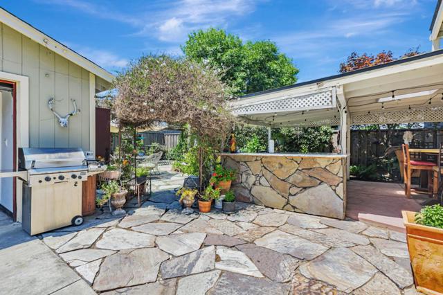 484 E Evelyn Avenue, Sunnyvale CA: https://media.crmls.org/mediaz/c4e5b856-69c6-4d92-84d2-ec432a84715b.jpg