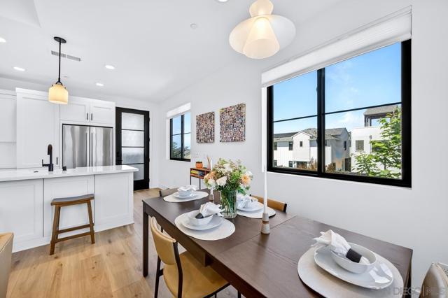 1216 Molara Ln, Encinitas CA: https://media.crmls.org/mediaz/c4e5e61e-ae3f-4619-88c5-8f3757609fdd.jpg