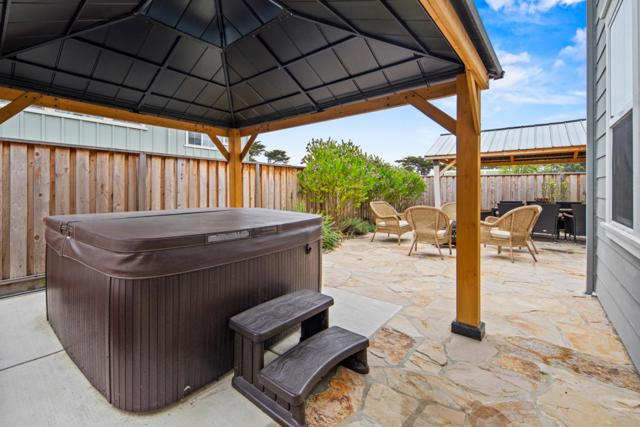 287 Skyview Drive, Marina CA: https://media.crmls.org/mediaz/c4e67469-884c-479b-a473-63fed8c57f10.jpg