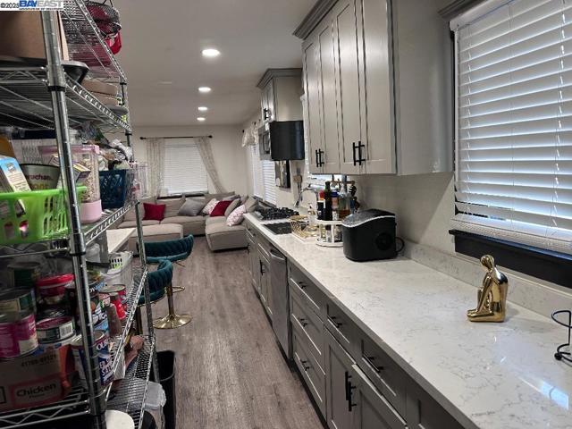 8065 earl st, Oakland CA: https://media.crmls.org/mediaz/c4e68868-d4e9-49ad-8b93-31b168218486.jpg