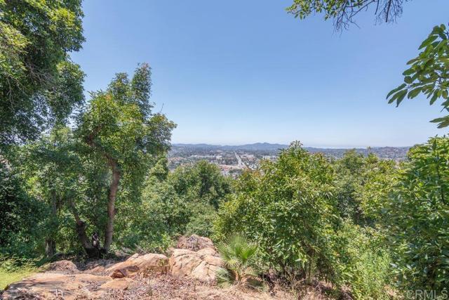 3137 E Valley Parkway, Escondido CA: https://media.crmls.org/mediaz/c4e68fc6-d3aa-49d2-8b64-460443ccc9e8.jpg