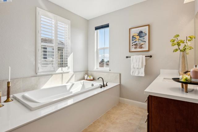 Image 33 of 60 For 29761 Cantera Dr