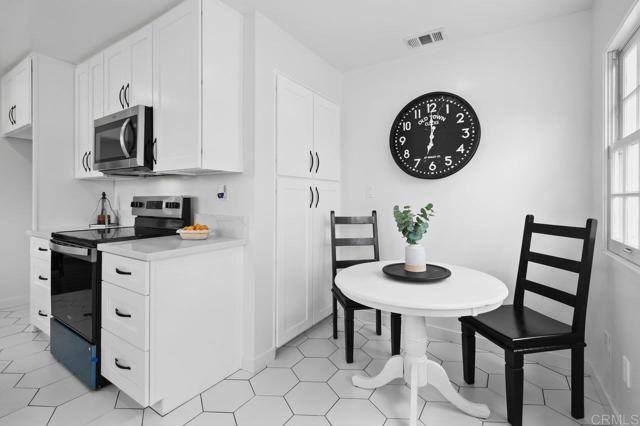 4055 Bernice Drive, San Diego CA: https://media.crmls.org/mediaz/c4e7a57b-0899-4a03-9794-b60d9fcd3a3f.jpg