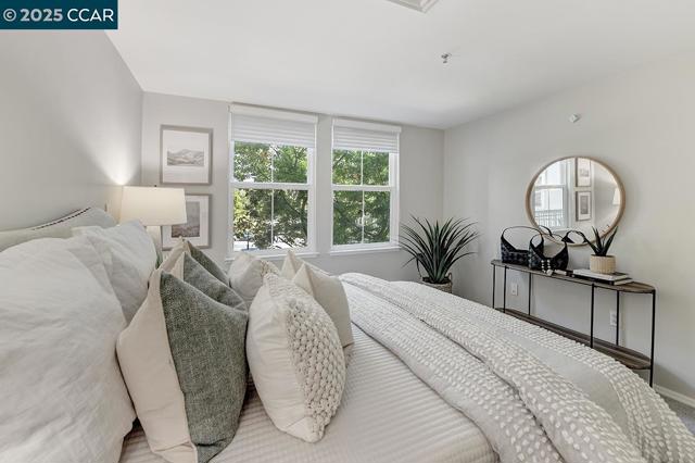 1840 Tice Creek Dr, Walnut Creek CA: https://media.crmls.org/mediaz/c4e7f7cc-4068-42cd-99d9-b8d2b6d8fd3a.jpg