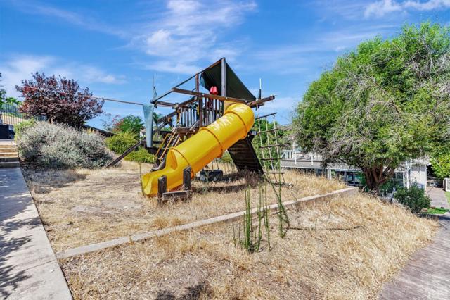 2700 St Regis Avenue, Brentwood CA: https://media.crmls.org/mediaz/c4e886d7-240d-449d-9215-23656f69cfe0.jpg