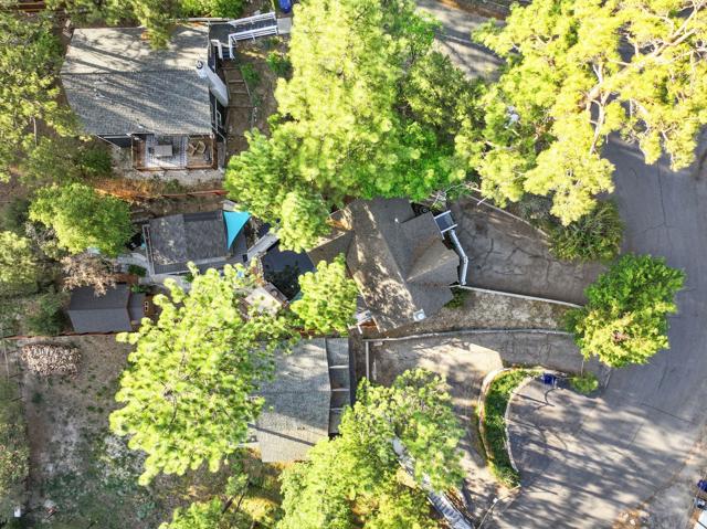 574 Lucerne Drive Drive, Big Bear CA: https://media.crmls.org/mediaz/c4e970e9-b0ce-422c-83b1-73c717513d49.jpg