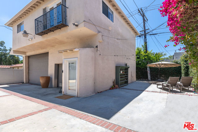 1239 S Orange Drive, Los Angeles CA: https://media.crmls.org/mediaz/c4ea8bba-d78c-4035-b6ee-854228e88bae.jpg