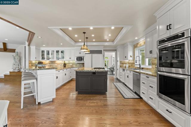 4860 Venner Rd, Martinez CA: https://media.crmls.org/mediaz/c4ea8d8f-6872-4a19-9444-29ac740934c4.jpg