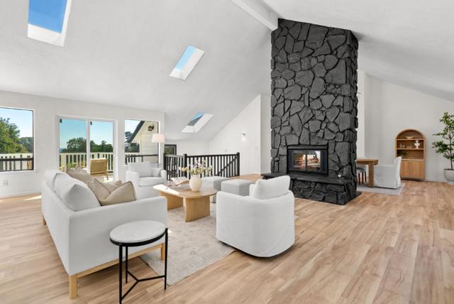 607 Saint Andrews Drive, Aptos CA: https://media.crmls.org/mediaz/c4eab247-e6d8-4772-a6d4-2be2c5bb1a81.jpg