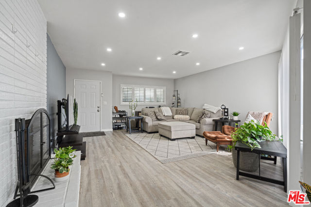 5040 W Slauson Avenue, Los Angeles CA: https://media.crmls.org/mediaz/c4eae263-1dfe-4701-ba11-c01f19e65847.jpg