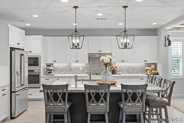 1217 Stockton Pl, Escondido CA: https://media.crmls.org/mediaz/c4eb6778-b2f1-494d-af7c-e02f73c19c61.jpg