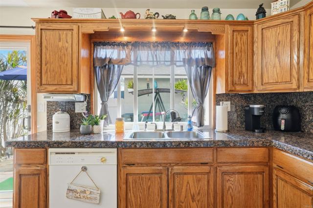 Detail Gallery Image 10 of 39 For 1539 Sonora Dr, Chula Vista,  CA 91911 - 4 Beds | 2/1 Baths