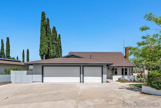 13765 Celestial Rd, Poway CA: https://media.crmls.org/mediaz/c4ebe322-c92f-4e0d-acfa-db017b3109a8.jpg