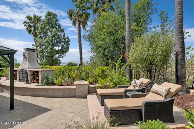 13101 Thomasville Court, Moorpark CA: https://media.crmls.org/mediaz/c4ec238b-84ee-410f-aa2d-57c6ce09b2d1.jpg