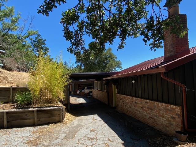 21460 Bear Creek Road, Los Gatos CA: https://media.crmls.org/mediaz/c4ec2a41-ab3f-4a4e-9db7-00db889966a0.jpg