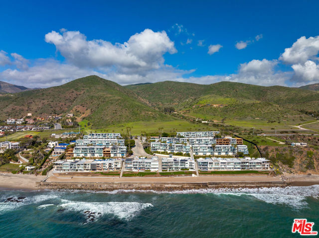 11862 Starfish Lane, Malibu CA: https://media.crmls.org/mediaz/c4ec2ea9-2ba9-4fd2-a957-80dcaa698755.jpg